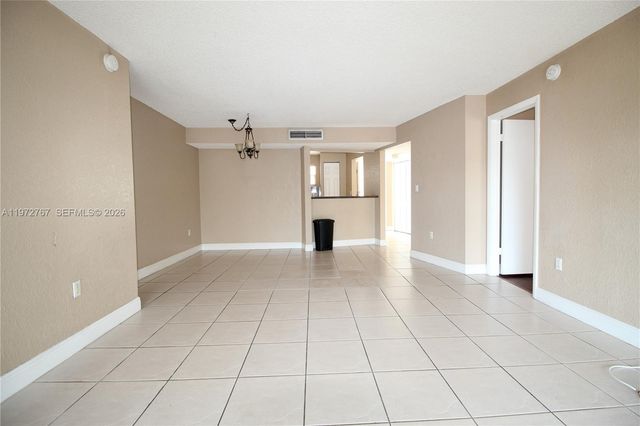 4235 N University Dr 302, Sunrise, FL 33351