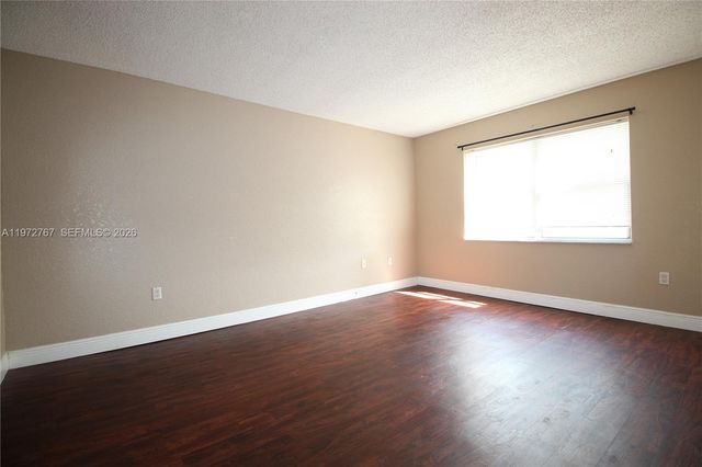 4235 N University Dr 302, Sunrise, FL 33351