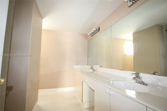 4235 N University Dr 302, Sunrise, FL 33351