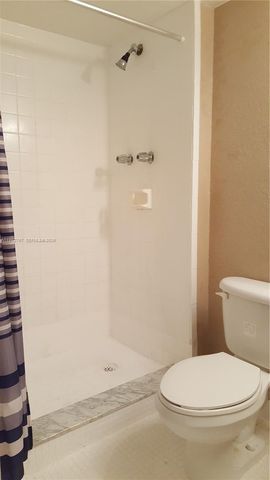 4235 N University Dr 302, Sunrise, FL 33351