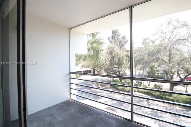 4235 N University Dr 302, Sunrise, FL 33351