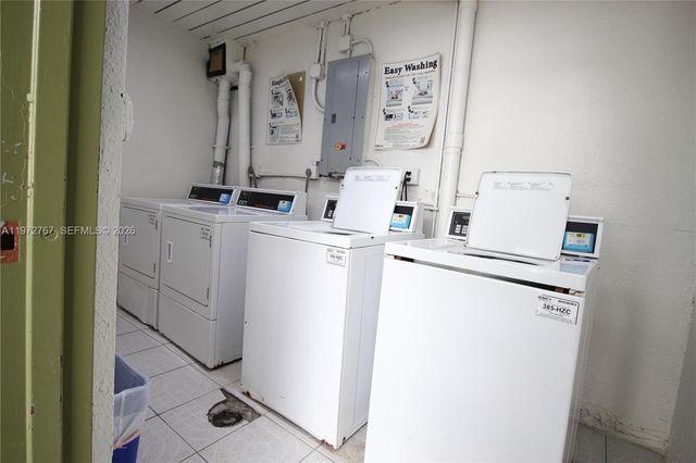 4235 N University Dr 302, Sunrise, FL 33351