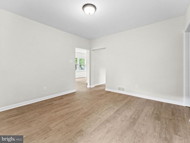 30 OAK LN, Lindenwold, NJ 08021