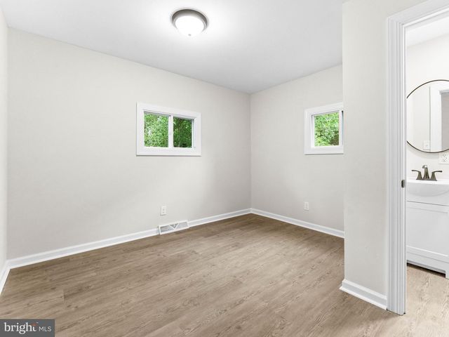 30 OAK LN, Lindenwold, NJ 08021