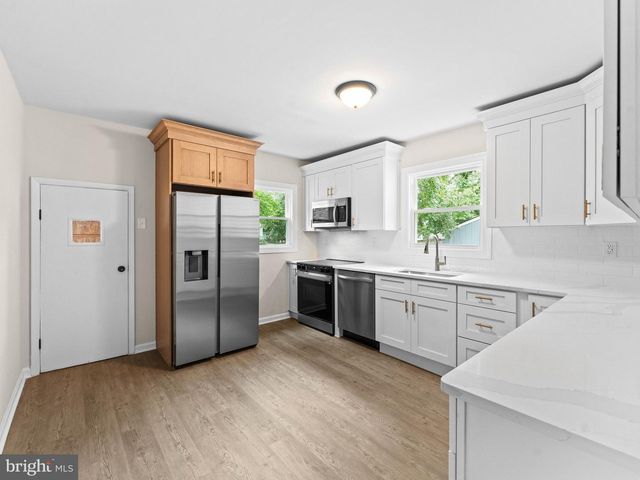 30 OAK LN, Lindenwold, NJ 08021
