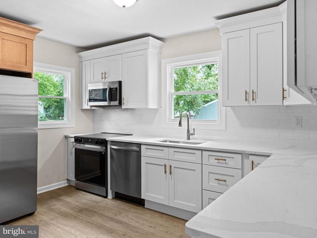 30 OAK LN, Lindenwold, NJ 08021