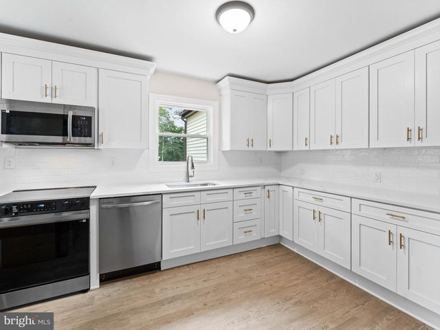 30 OAK LN, Lindenwold, NJ 08021