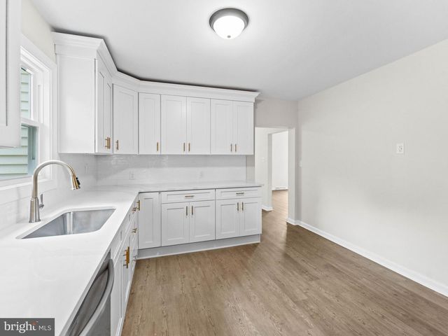 30 OAK LN, Lindenwold, NJ 08021