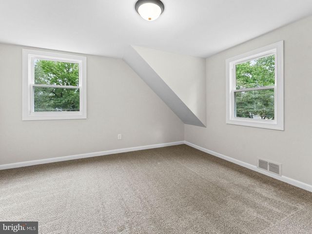 30 OAK LN, Lindenwold, NJ 08021