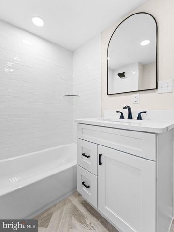 30 OAK LN, Lindenwold, NJ 08021