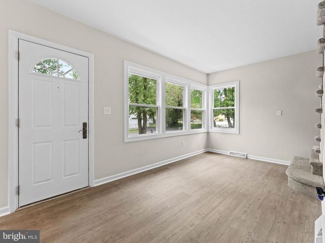 30 OAK LN, Lindenwold, NJ 08021
