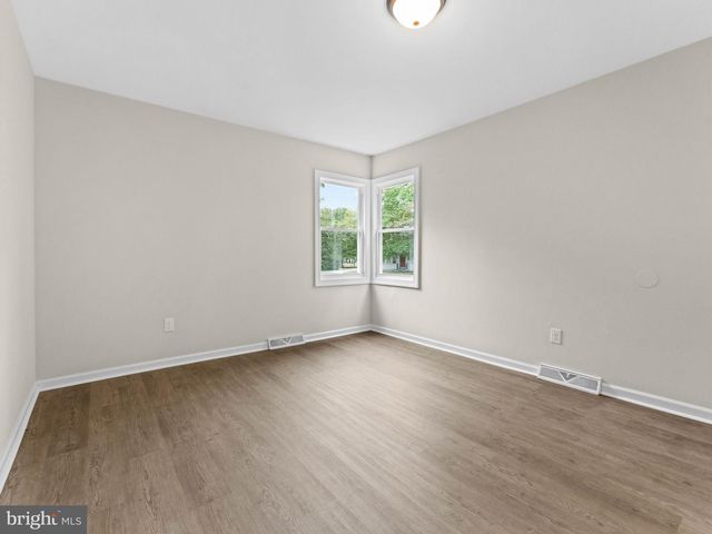 30 OAK LN, Lindenwold, NJ 08021