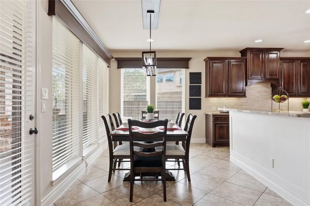 175 Wade Pointe Drive, Montgomery, TX 77316