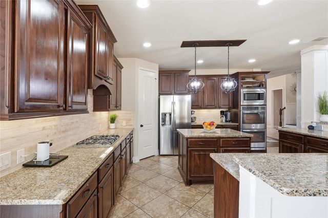 175 Wade Pointe Drive, Montgomery, TX 77316