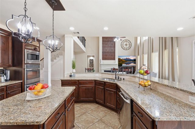 175 Wade Pointe Drive, Montgomery, TX 77316