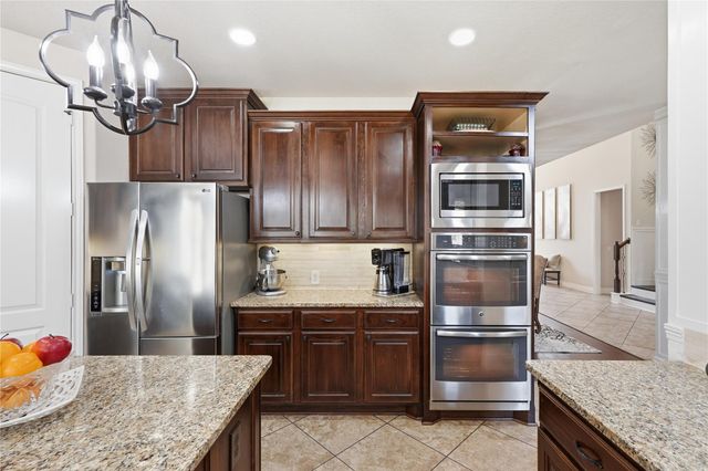 175 Wade Pointe Drive, Montgomery, TX 77316