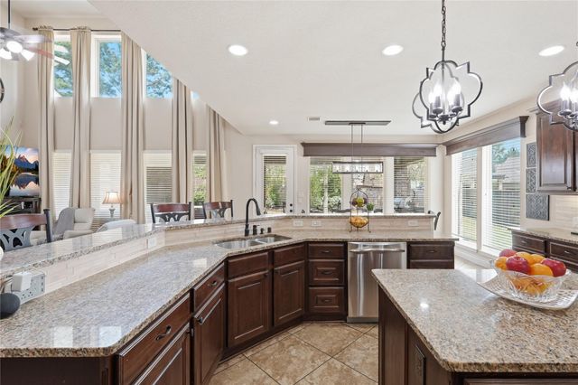 175 Wade Pointe Drive, Montgomery, TX 77316