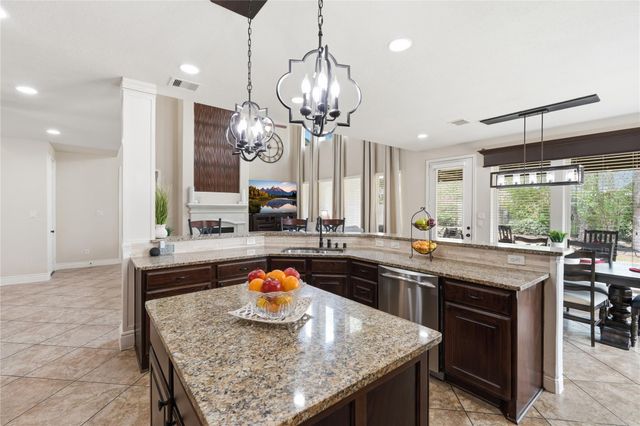 175 Wade Pointe Drive, Montgomery, TX 77316