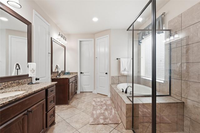 175 Wade Pointe Drive, Montgomery, TX 77316