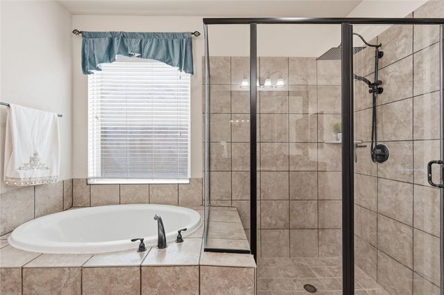 175 Wade Pointe Drive, Montgomery, TX 77316