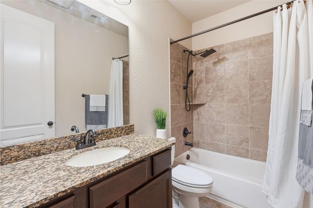 175 Wade Pointe Drive, Montgomery, TX 77316