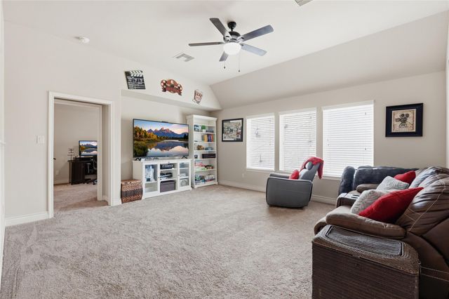 175 Wade Pointe Drive, Montgomery, TX 77316