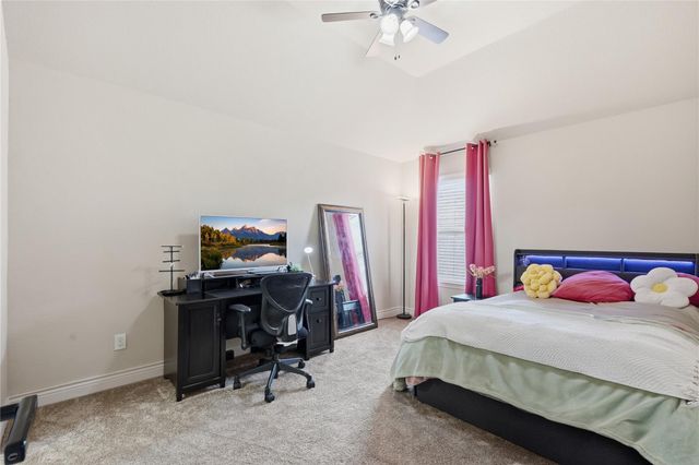 175 Wade Pointe Drive, Montgomery, TX 77316