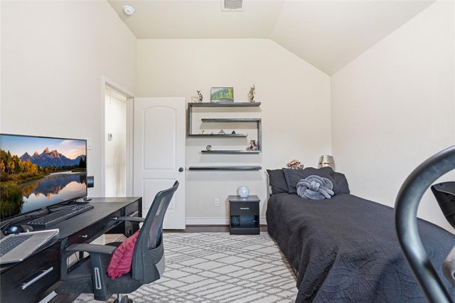 175 Wade Pointe Drive, Montgomery, TX 77316