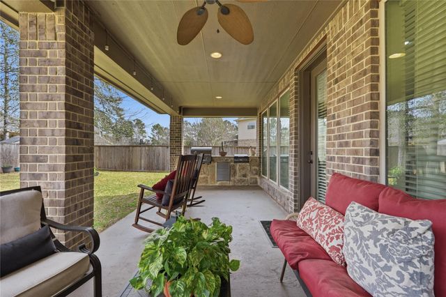 175 Wade Pointe Drive, Montgomery, TX 77316