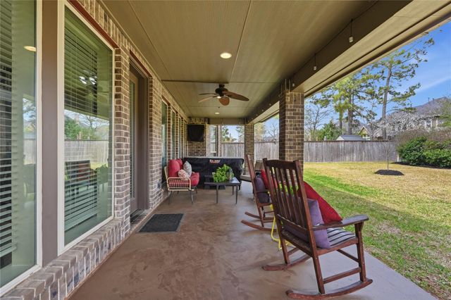 175 Wade Pointe Drive, Montgomery, TX 77316