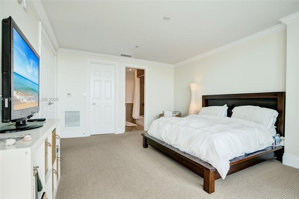 Image 16 of property listing at 1 N Fort Lauderdale Beach Blvd 1806, Fort Lauderdale, FL 33304