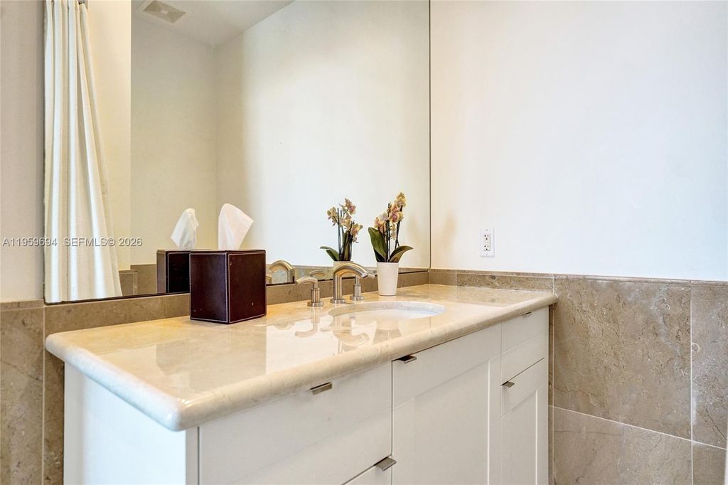 Image 19 of property listing at 1 N Fort Lauderdale Beach Blvd 1806, Fort Lauderdale, FL 33304