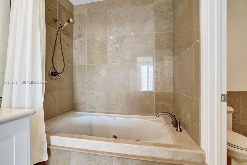 Image 25 of property listing at 1 N Fort Lauderdale Beach Blvd 1806, Fort Lauderdale, FL 33304