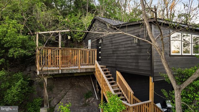714 BENNYS BEACH RD, Front Royal, VA 22630