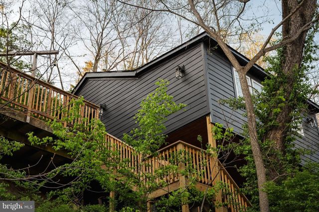 714 BENNYS BEACH RD, Front Royal, VA 22630