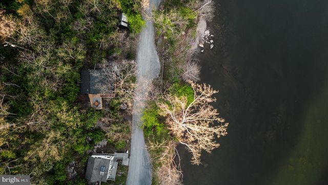 714 BENNYS BEACH RD, Front Royal, VA 22630