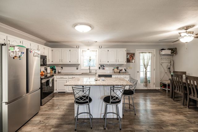 305 Paul Thompson Rd, Bethpage, TN 37022