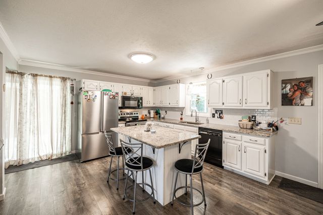 305 Paul Thompson Rd, Bethpage, TN 37022