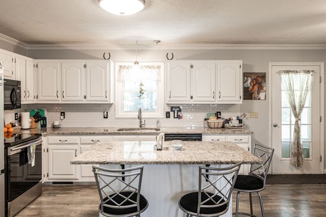 305 Paul Thompson Rd, Bethpage, TN 37022