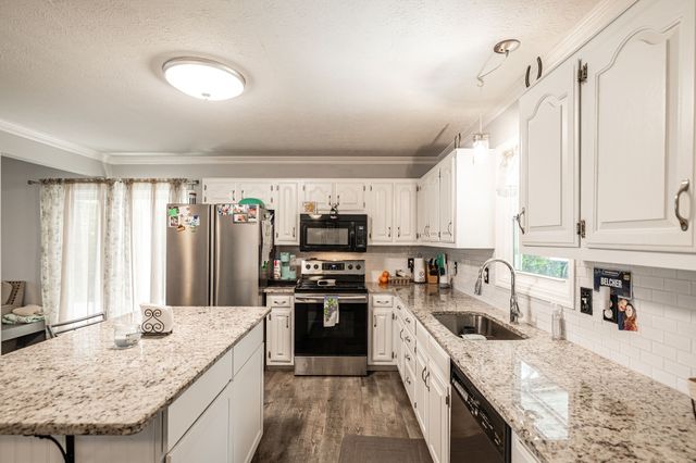 305 Paul Thompson Rd, Bethpage, TN 37022