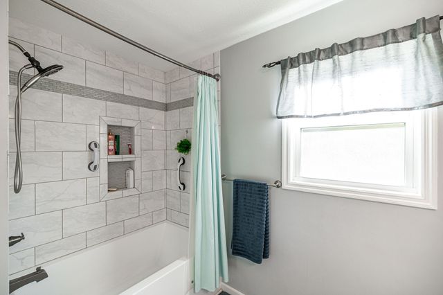 305 Paul Thompson Rd, Bethpage, TN 37022