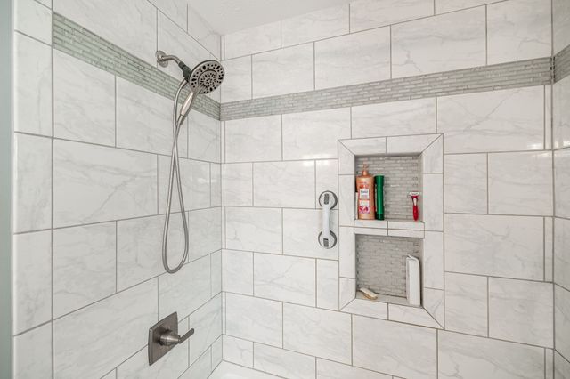 305 Paul Thompson Rd, Bethpage, TN 37022