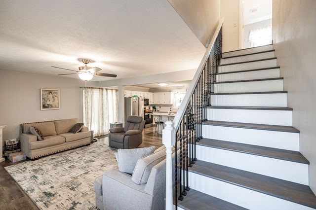 305 Paul Thompson Rd, Bethpage, TN 37022