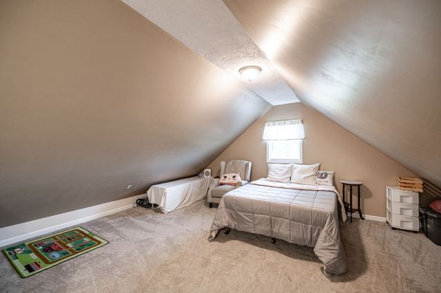 305 Paul Thompson Rd, Bethpage, TN 37022