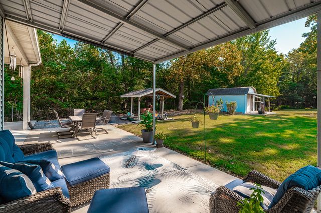305 Paul Thompson Rd, Bethpage, TN 37022