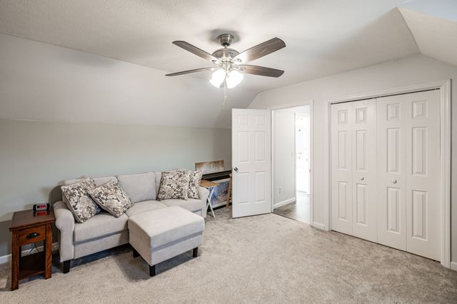 305 Paul Thompson Rd, Bethpage, TN 37022
