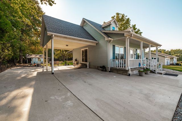 305 Paul Thompson Rd, Bethpage, TN 37022