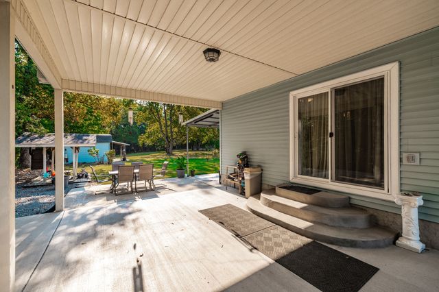 305 Paul Thompson Rd, Bethpage, TN 37022