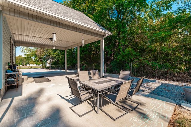 305 Paul Thompson Rd, Bethpage, TN 37022
