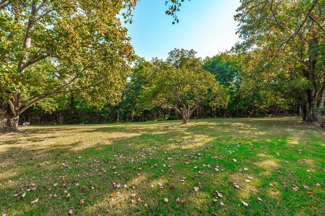 305 Paul Thompson Rd, Bethpage, TN 37022